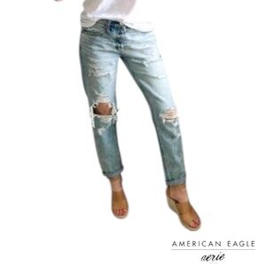 NWOT - American Eagle Tomgirl Distressed Jeans